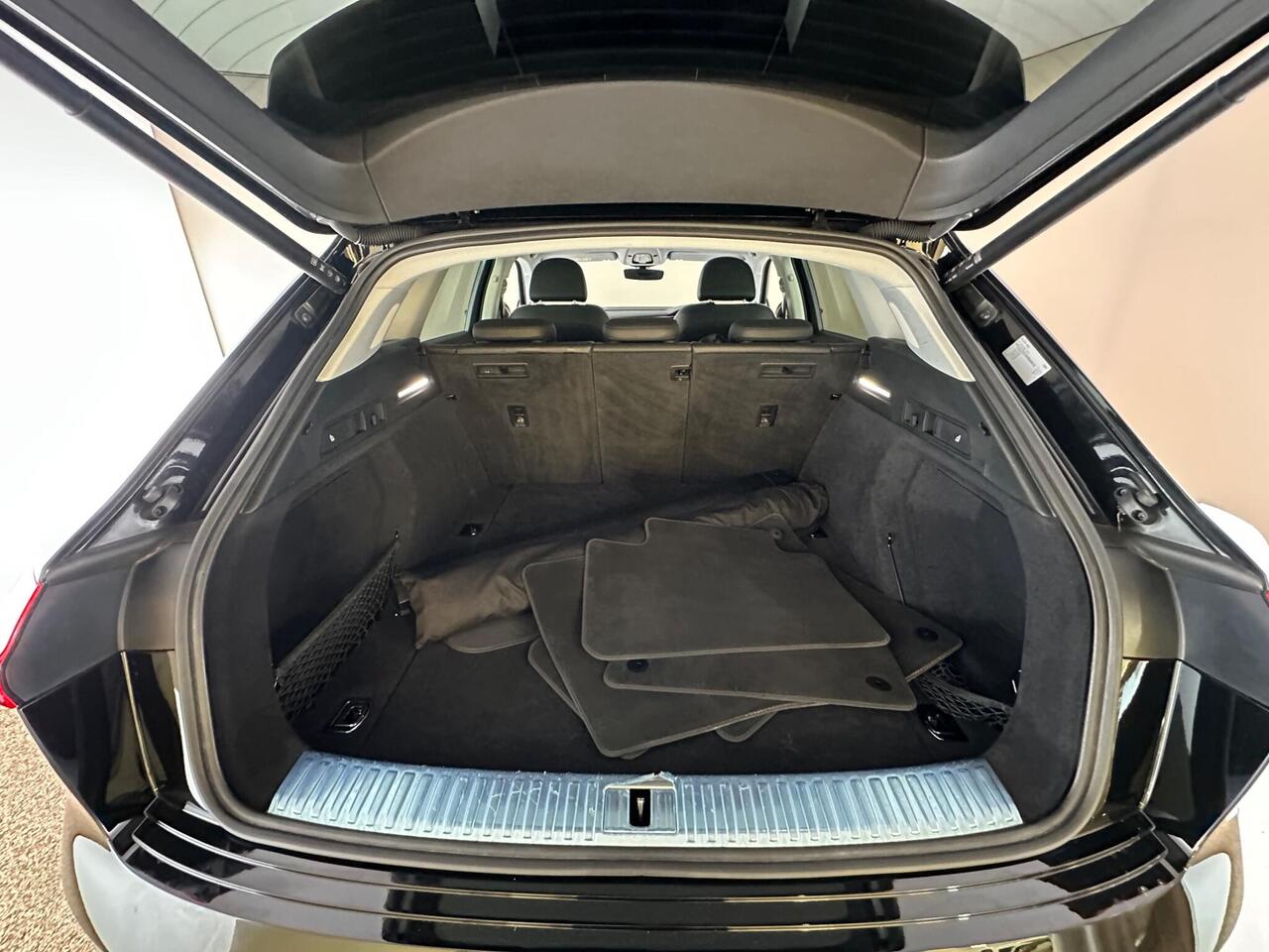 Audi e-tron RY21HHX