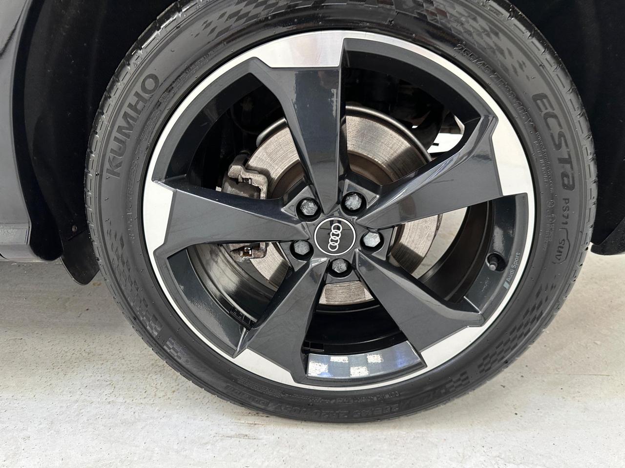 Audi Q5 WF69XDN