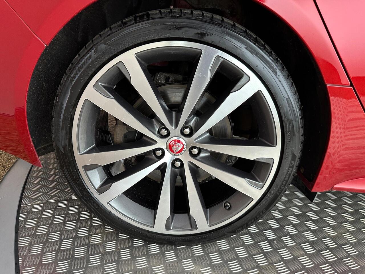 Jaguar XF VF17UOJ