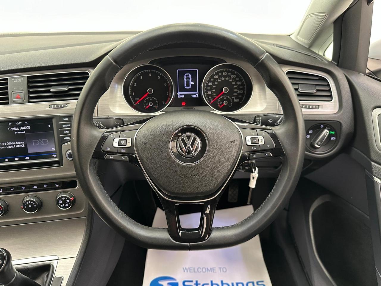 Volkswagen Golf DH66WPE
