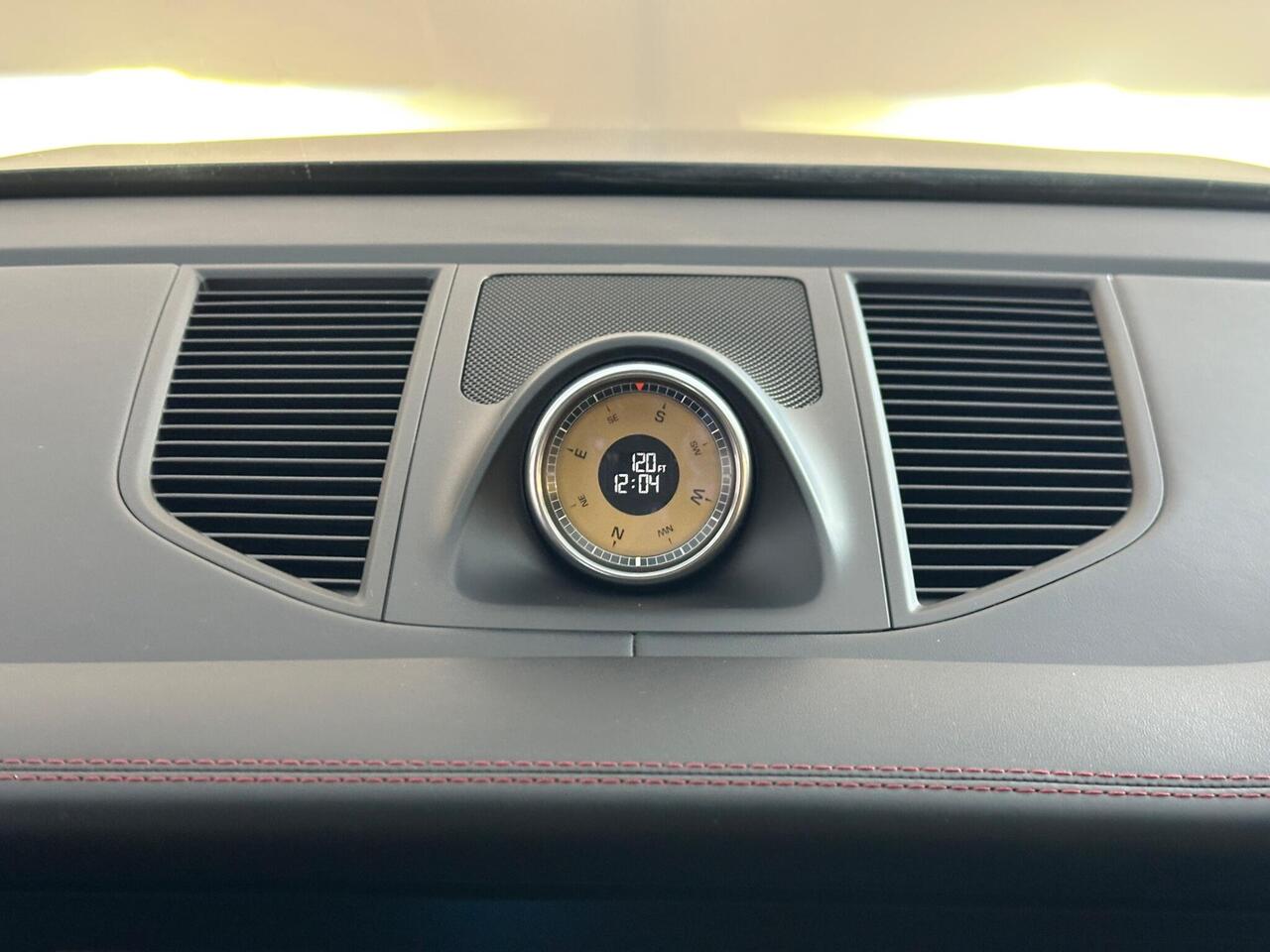 Porsche Macan AO20ZJJ