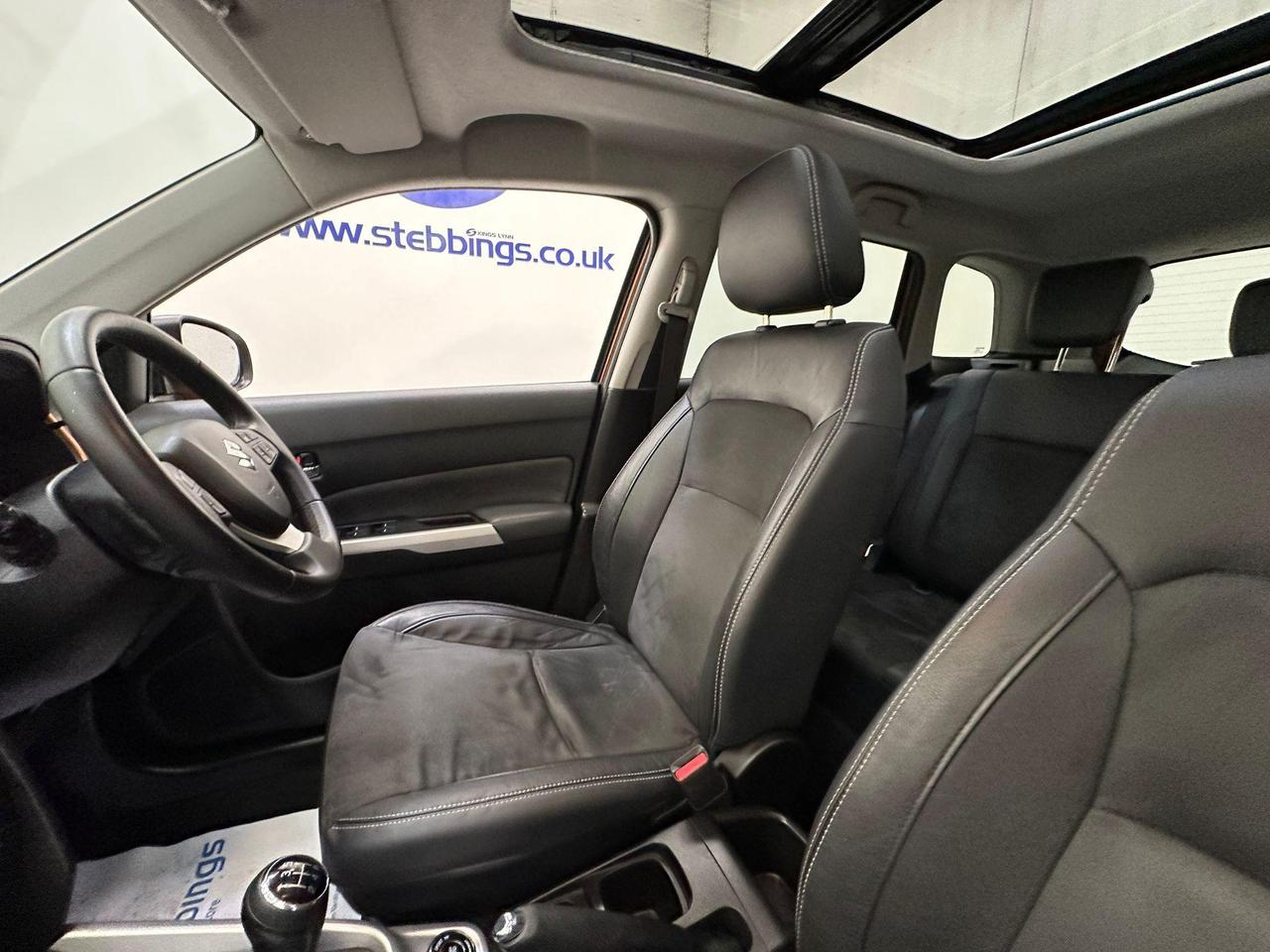 Suzuki Vitara YH16WND