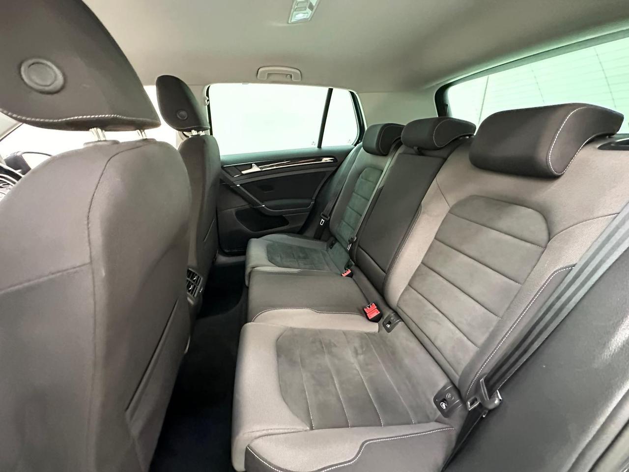 Volkswagen Golf MW67FMC