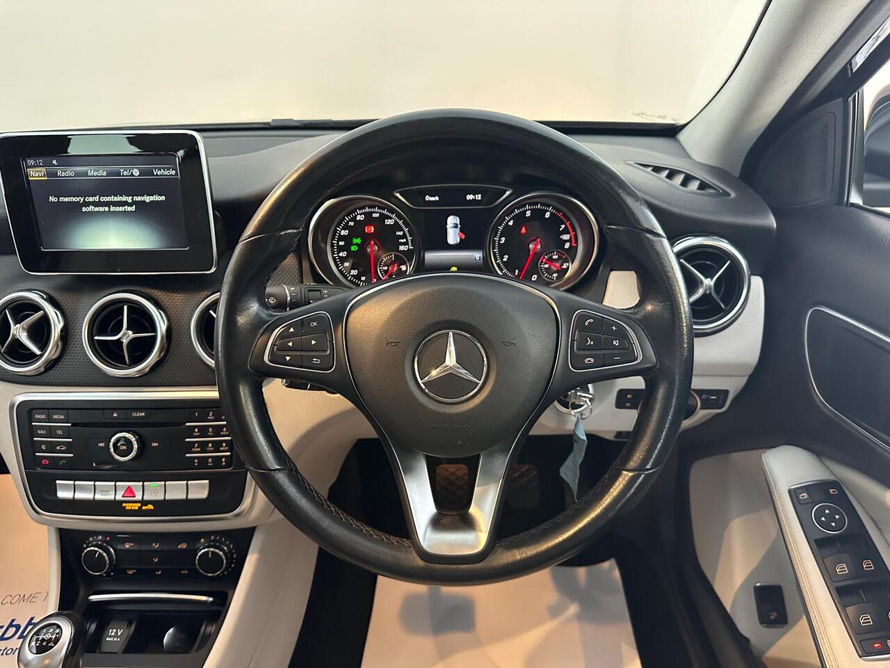 Mercedes-Benz GLA SR68KBZ