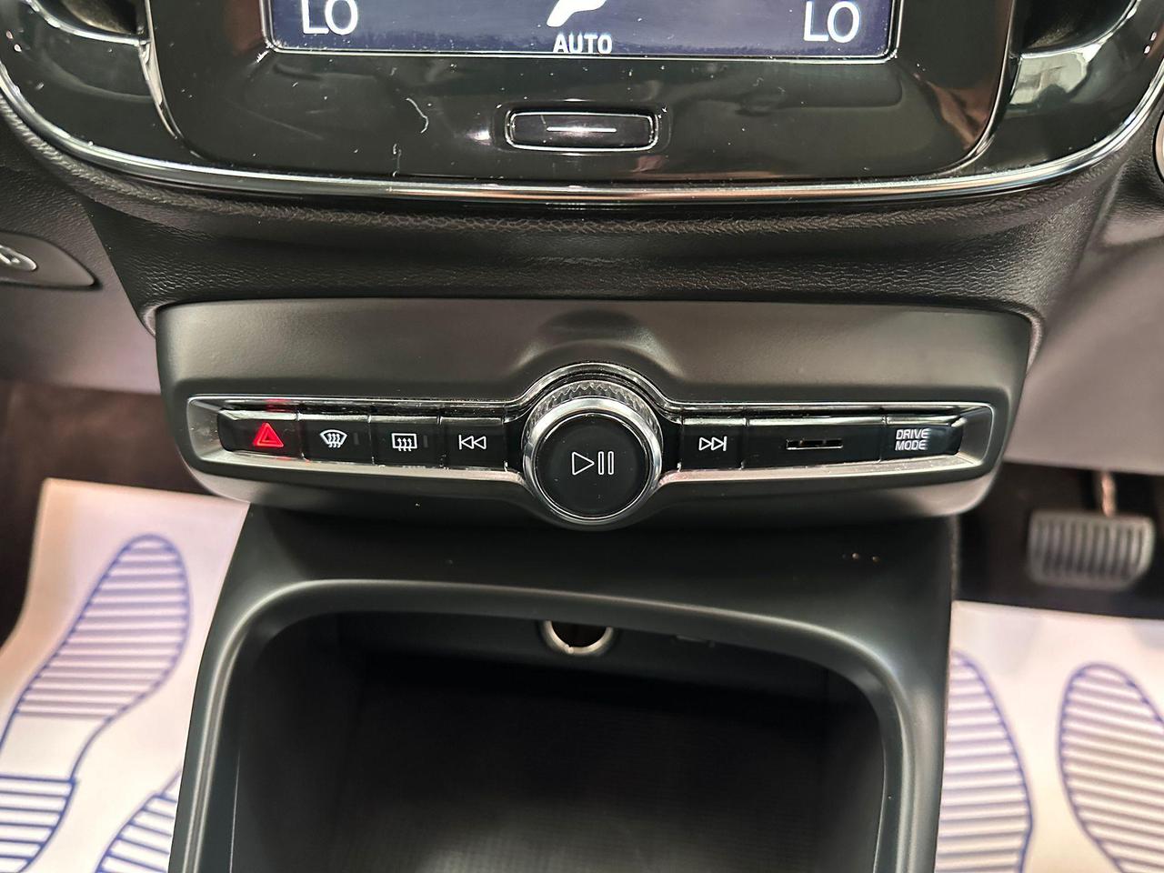 Volvo XC40 YM70FWV