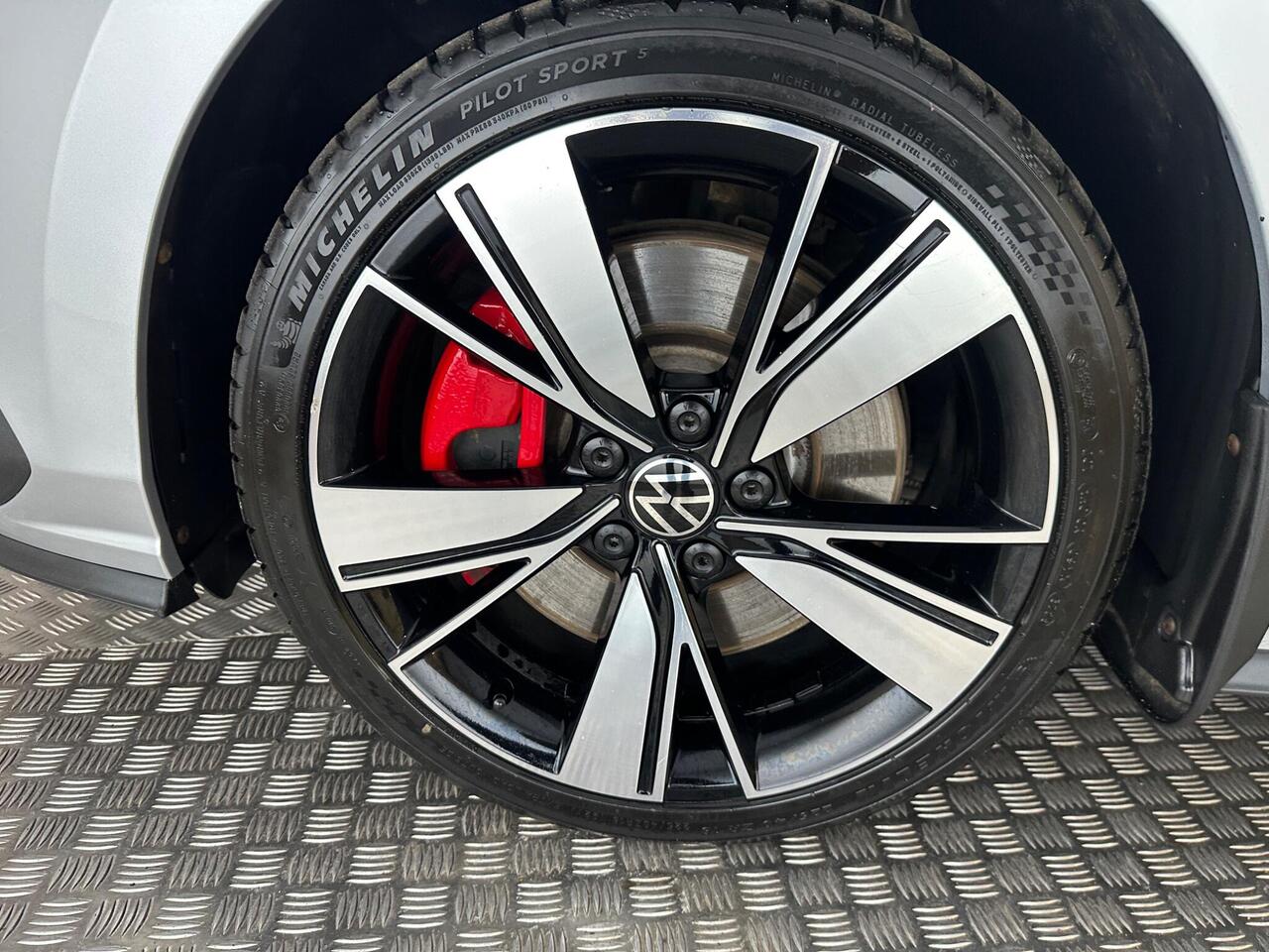Volkswagen Golf AJ21MVG