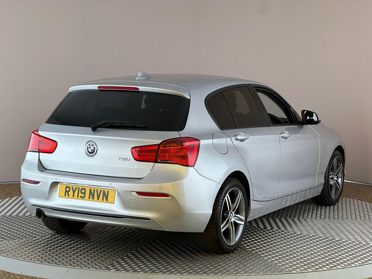 BMW 1 Series RY19NVN