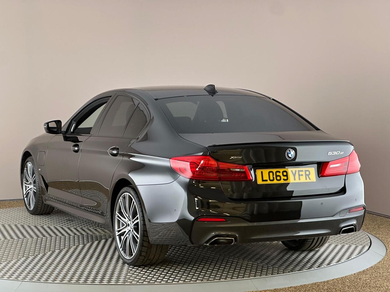 BMW 5 Series LO69YFR