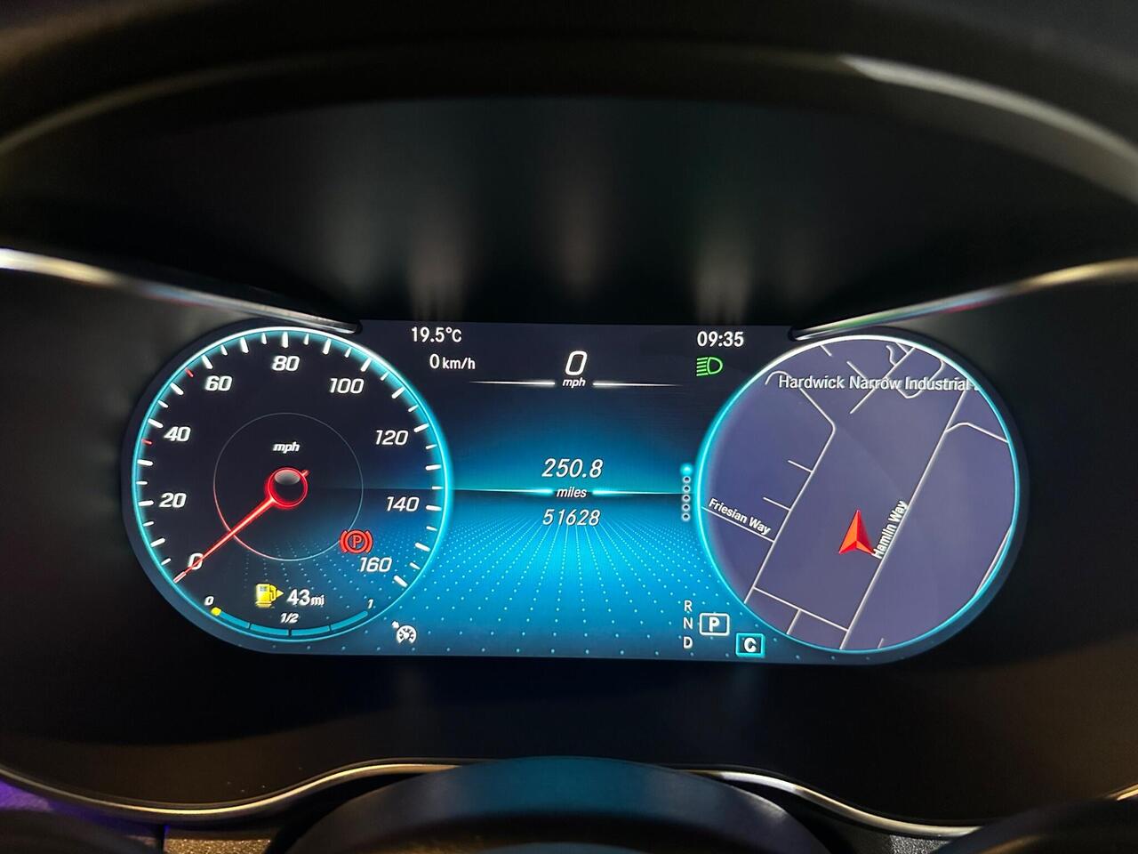 Mercedes-Benz GLC SN22UBK