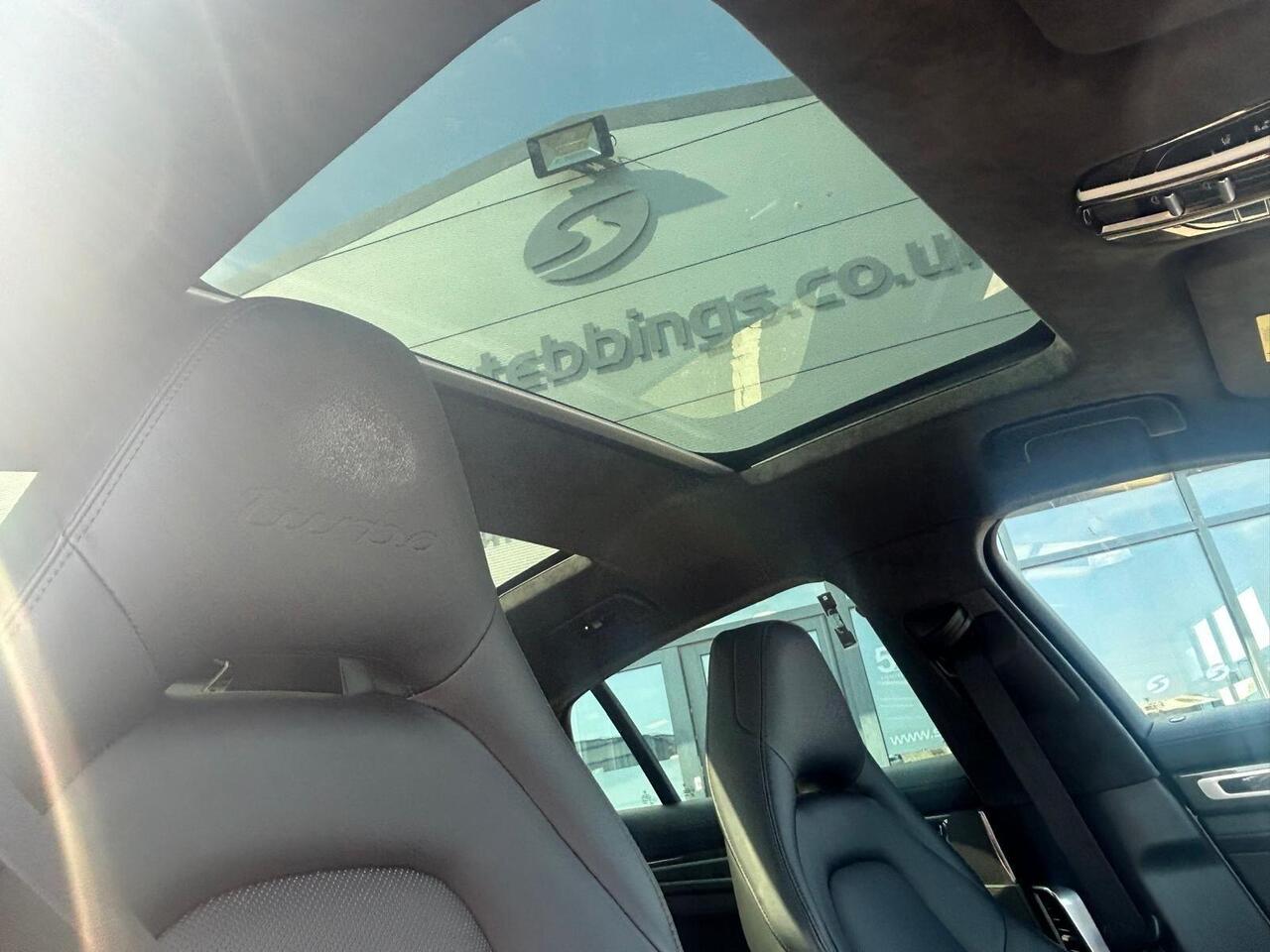 Porsche Panamera MK68WYM