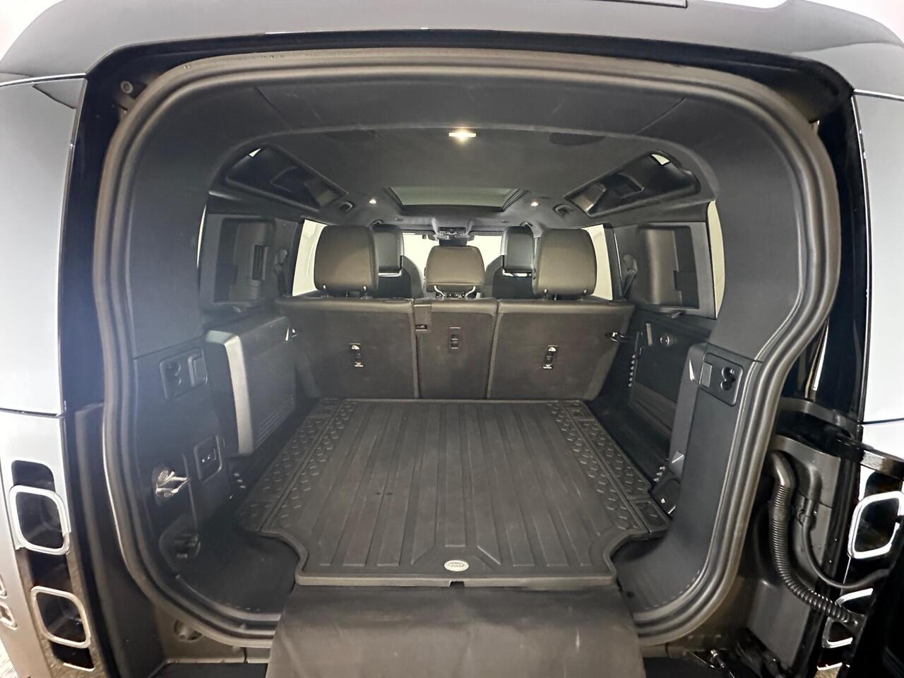 Land Rover Defender 110 FY25UTL