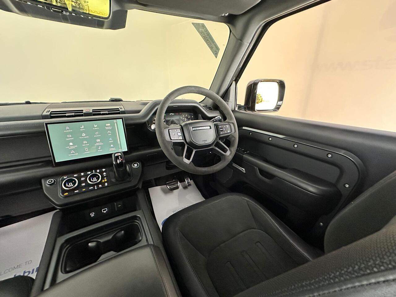 Land Rover Defender 90 HN71TWZ