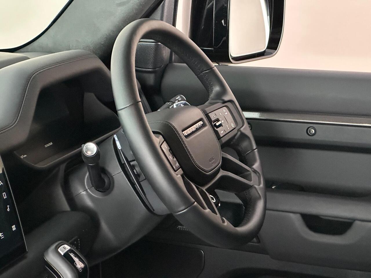 Land Rover Defender 110 FY25UTL