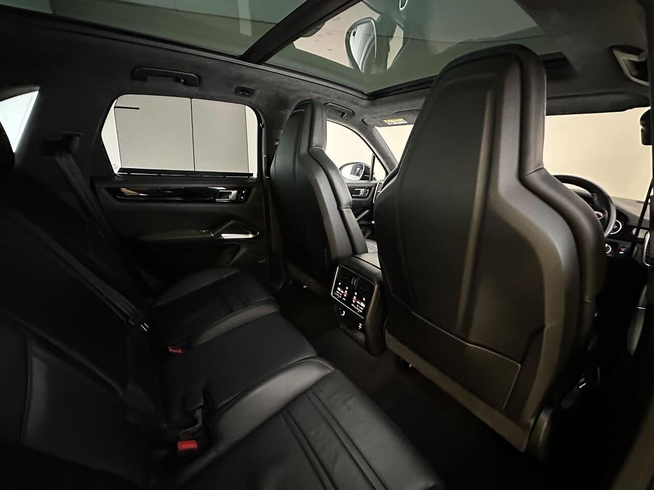 Porsche Cayenne SW69BKY