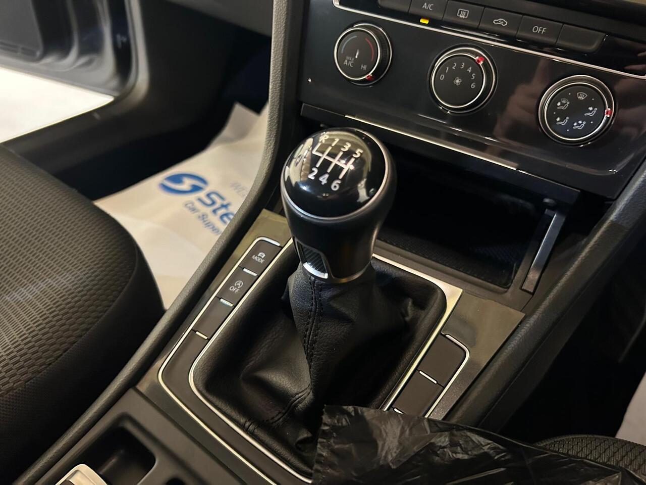 Volkswagen Golf AE67OET
