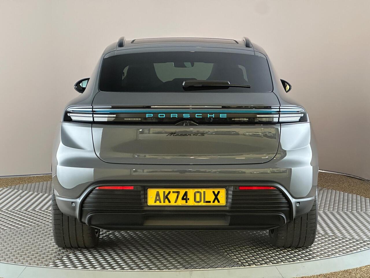 Porsche Macan AK74OLX