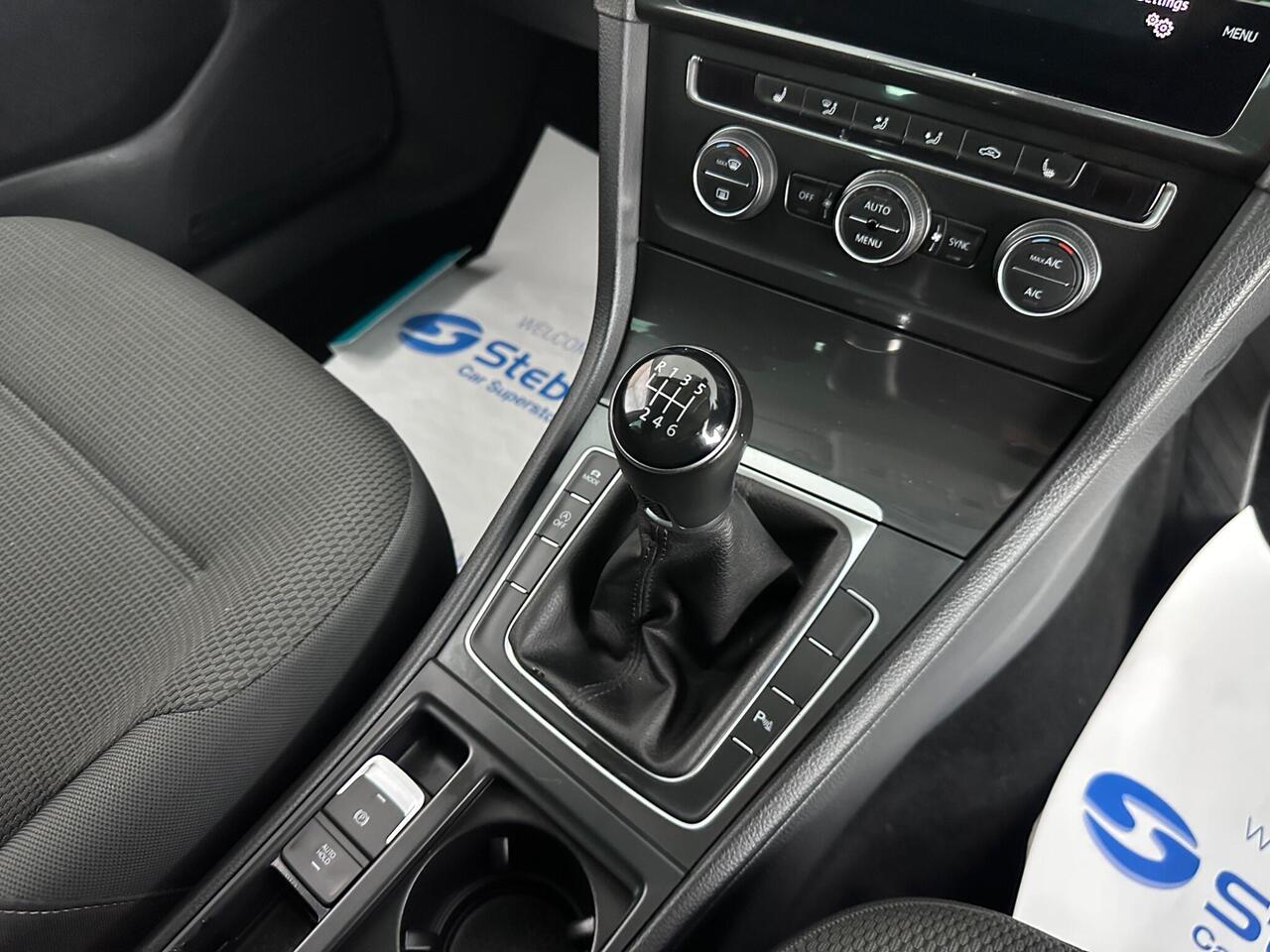 Volkswagen Golf VE69NKS