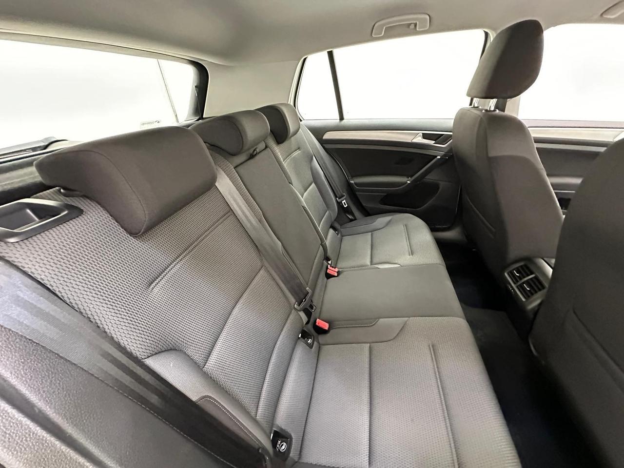 Volkswagen Golf DH66WPE