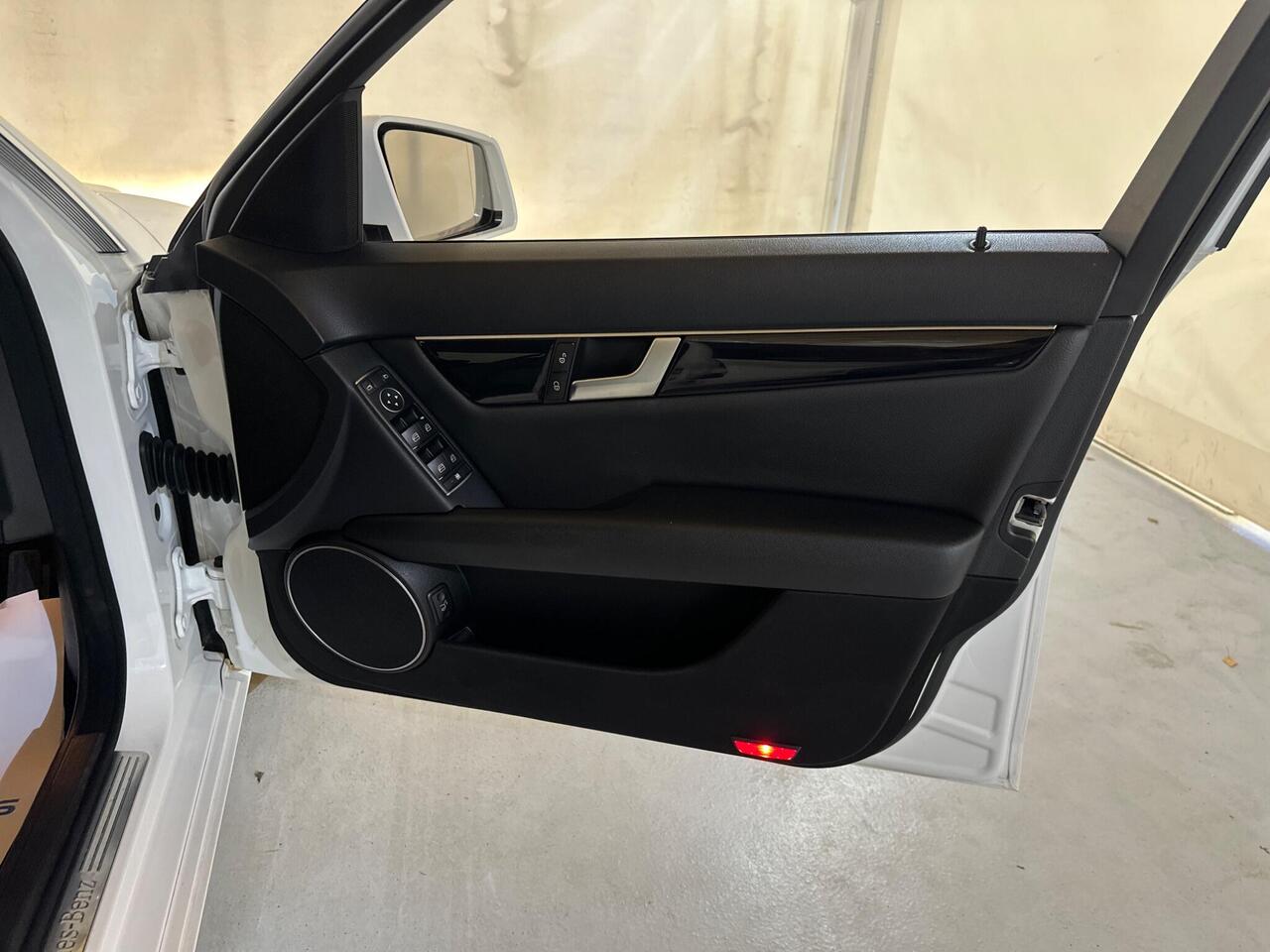 Mercedes-Benz C Class OY14GVO