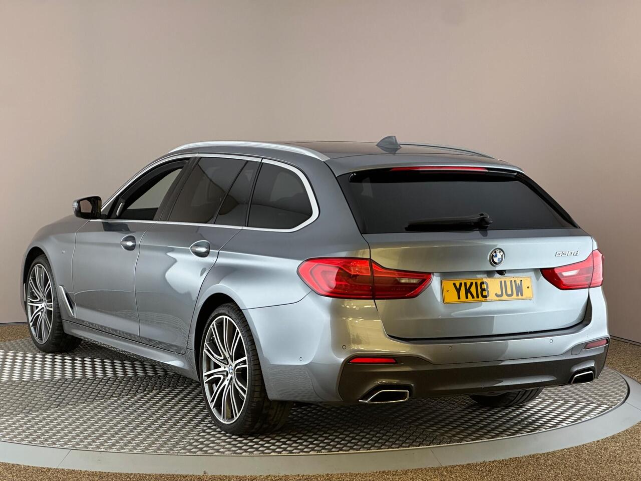BMW 5 Series YK18JUW