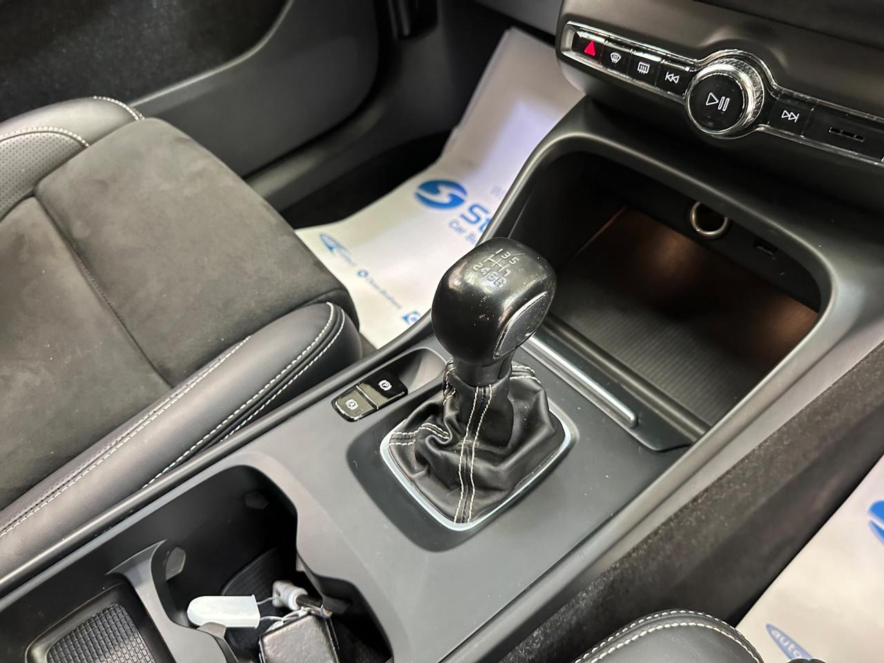 Volvo XC40 YM70MTZ