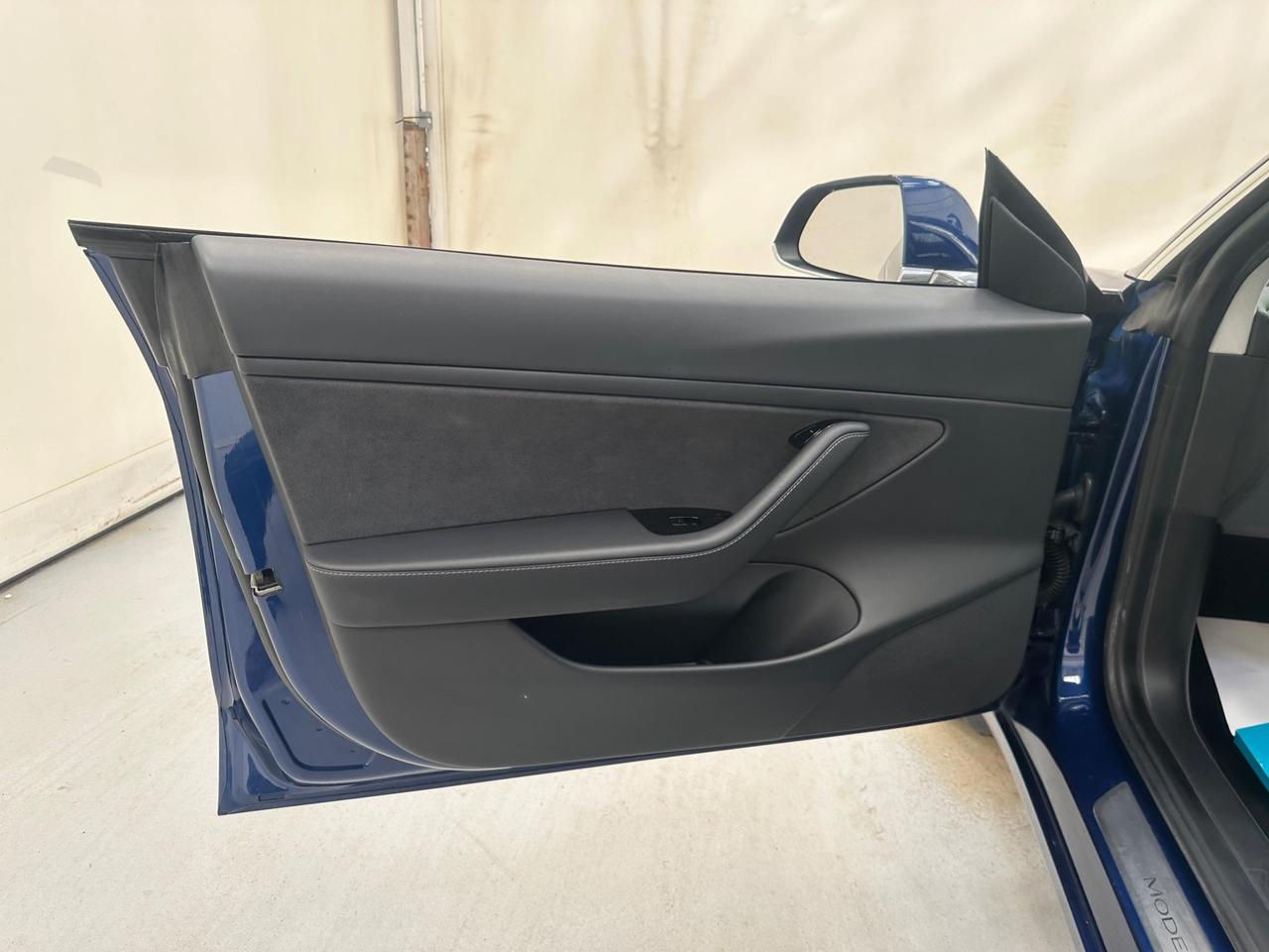 Tesla Model 3 AK20CWM