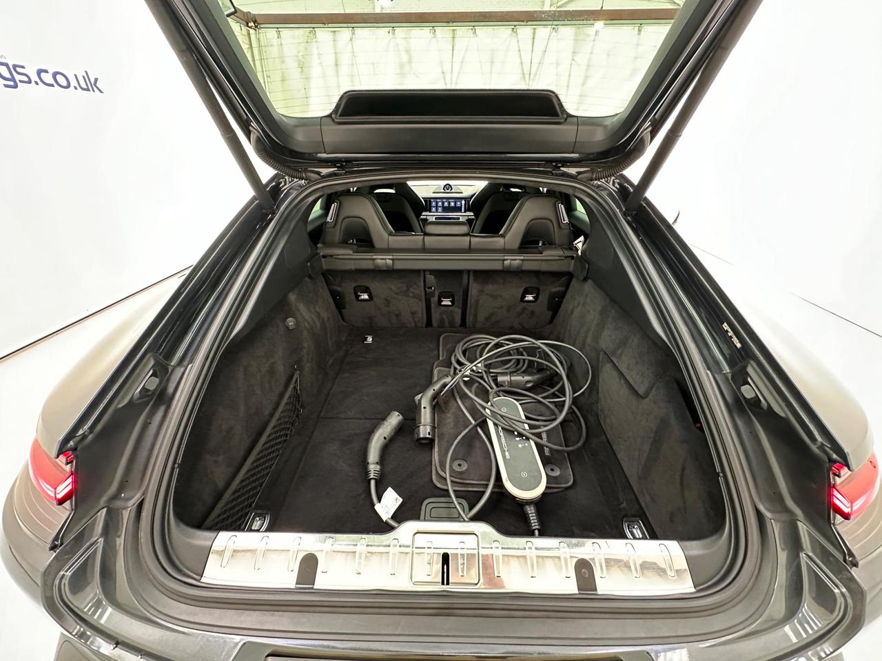 Porsche Panamera LN69UYK