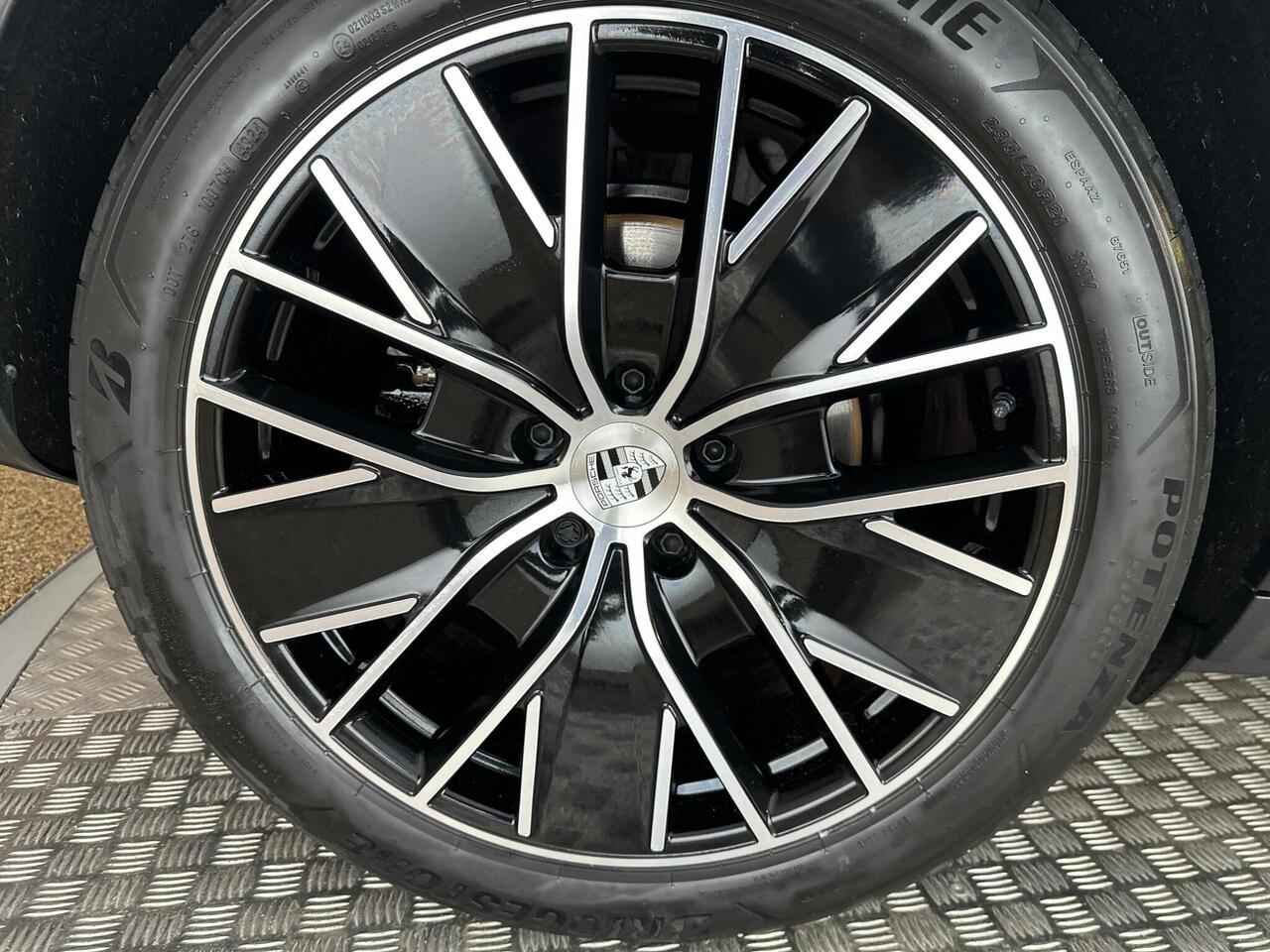 Porsche Macan FD74LXY