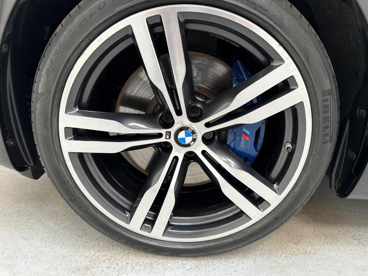 BMW 6 Series Gran Turismo YD68SYZ