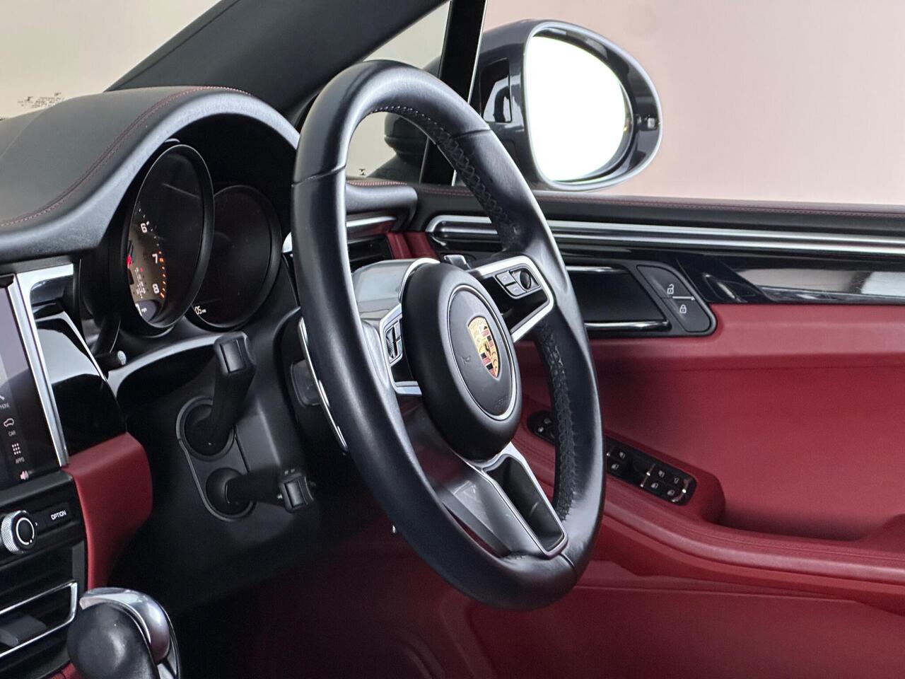 Porsche Macan AO20ZJJ