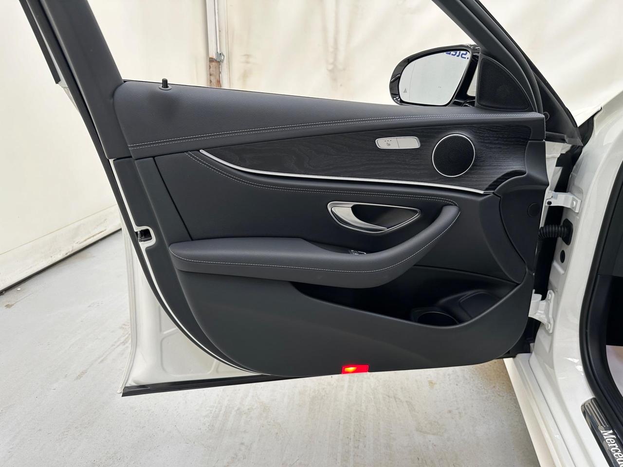 Mercedes-Benz E Class LO70NUB