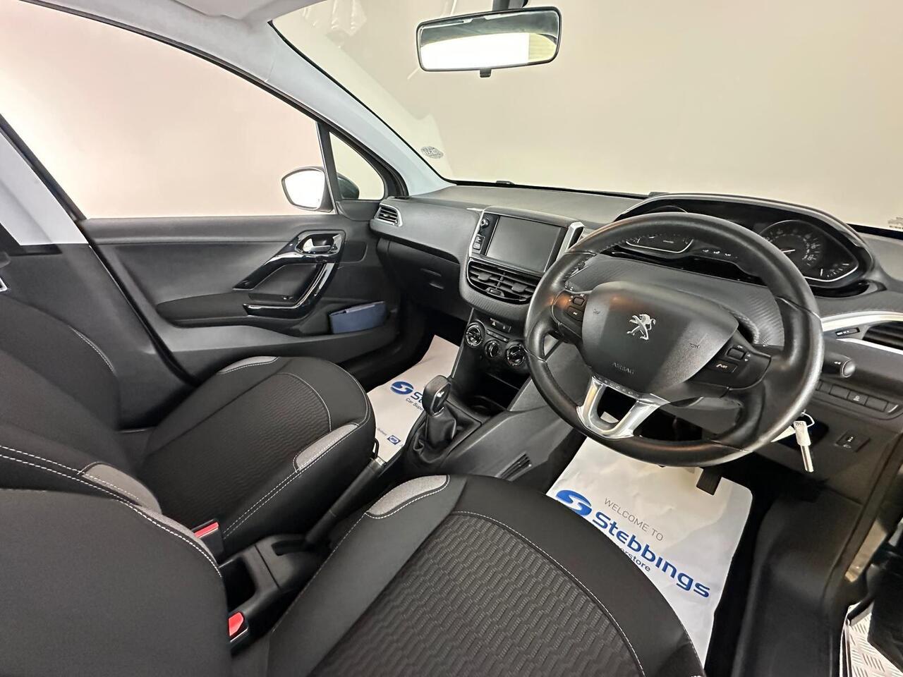 Peugeot 208 GN66YMF