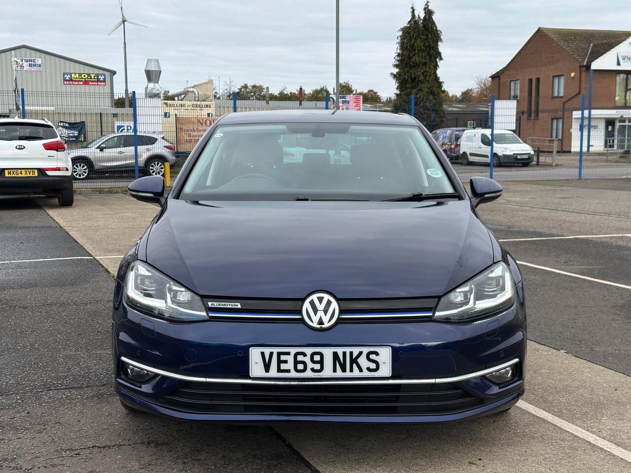 Volkswagen Golf VE69NKS