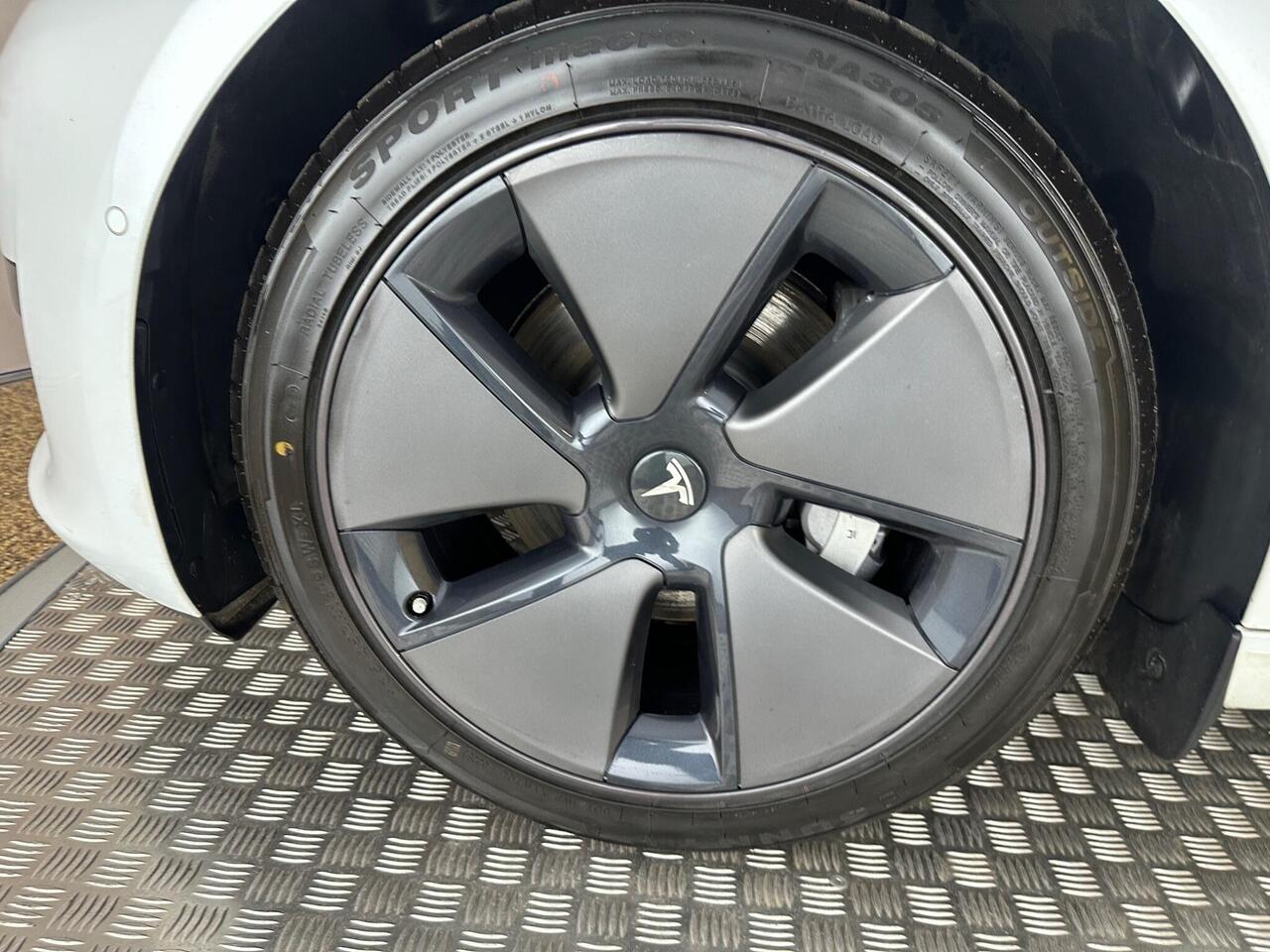 Tesla Model 3 AF72VHA