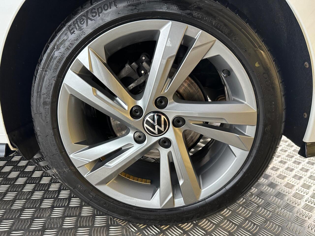 Volkswagen Golf VU22JYZ