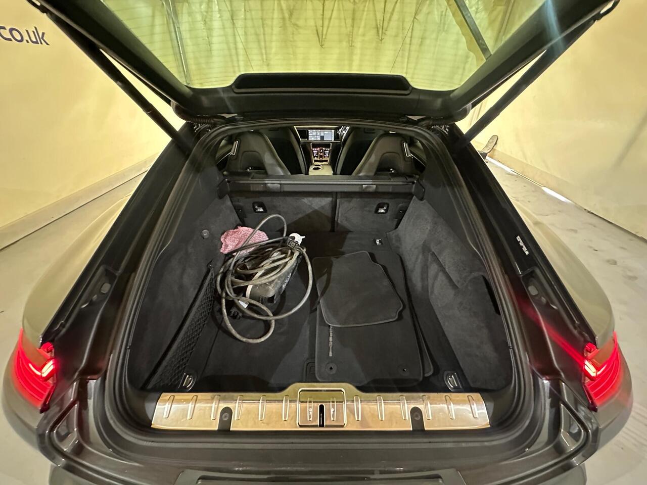 Porsche Panamera VU67KYG