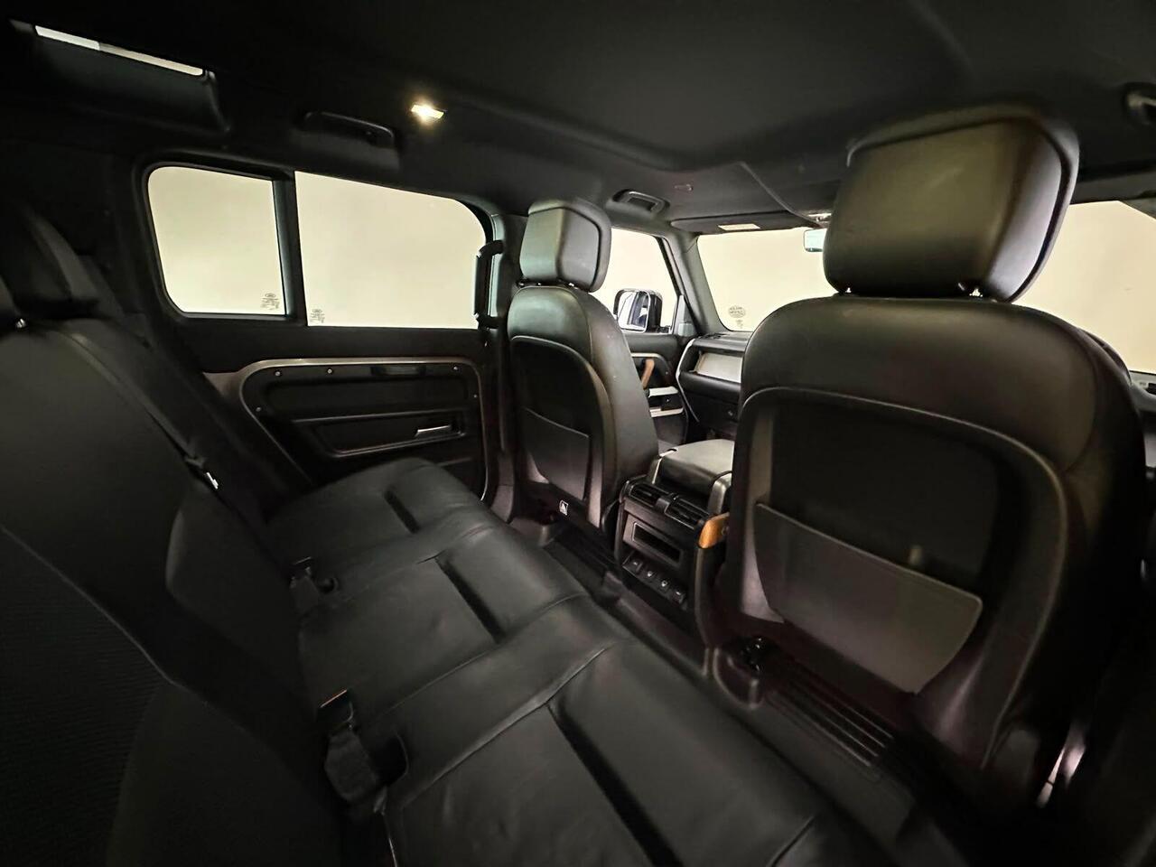 Land Rover Defender 110 FH71KKZ