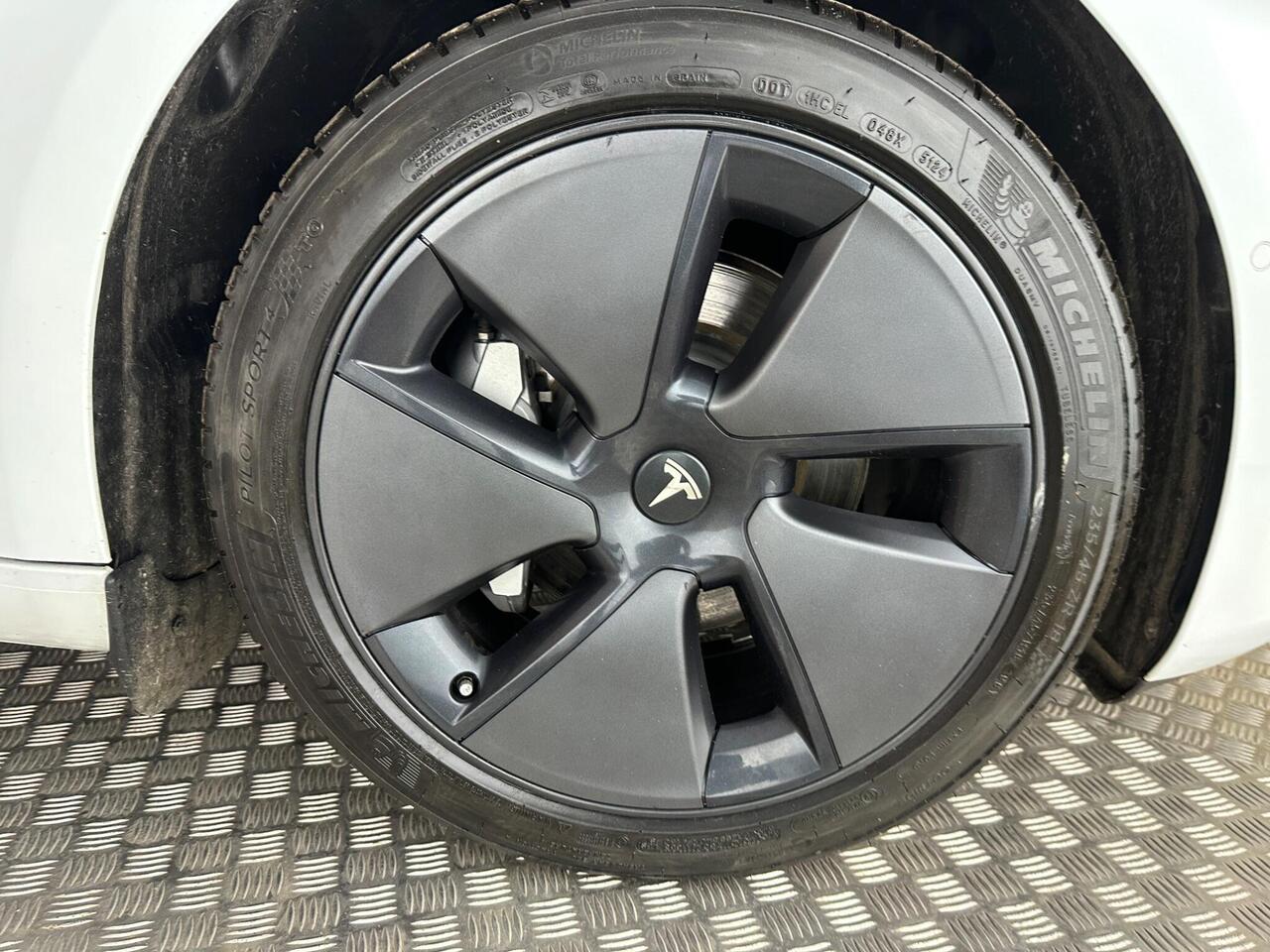 Tesla Model 3 AF72VFH