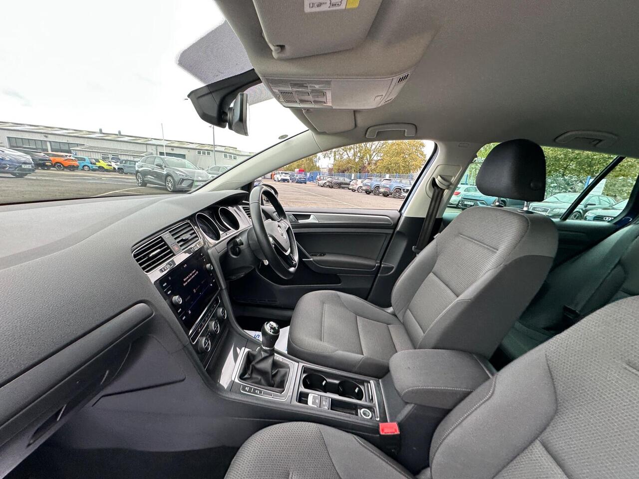 Volkswagen Golf VE69NKS