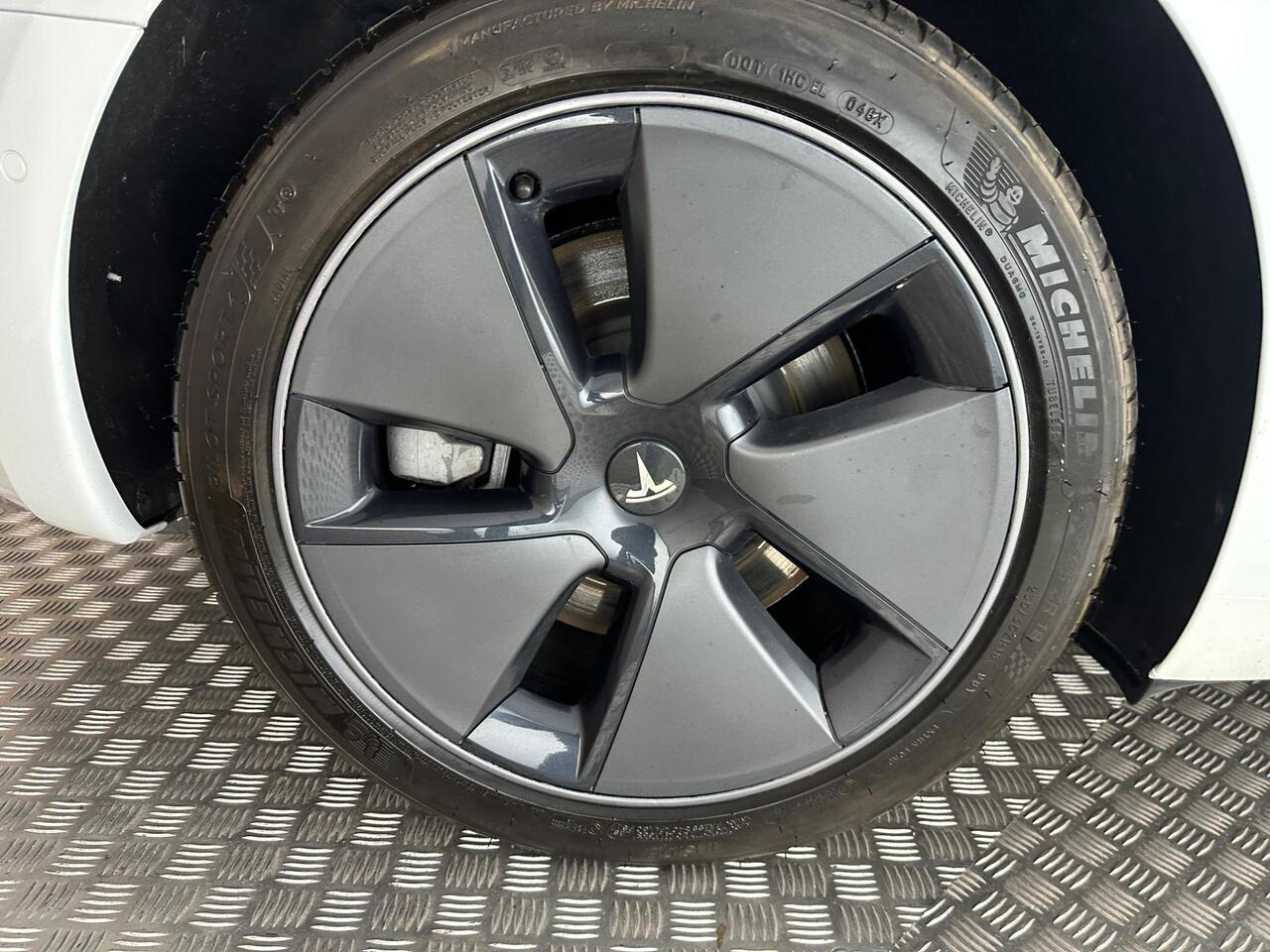 Tesla Model 3 AF72VOA