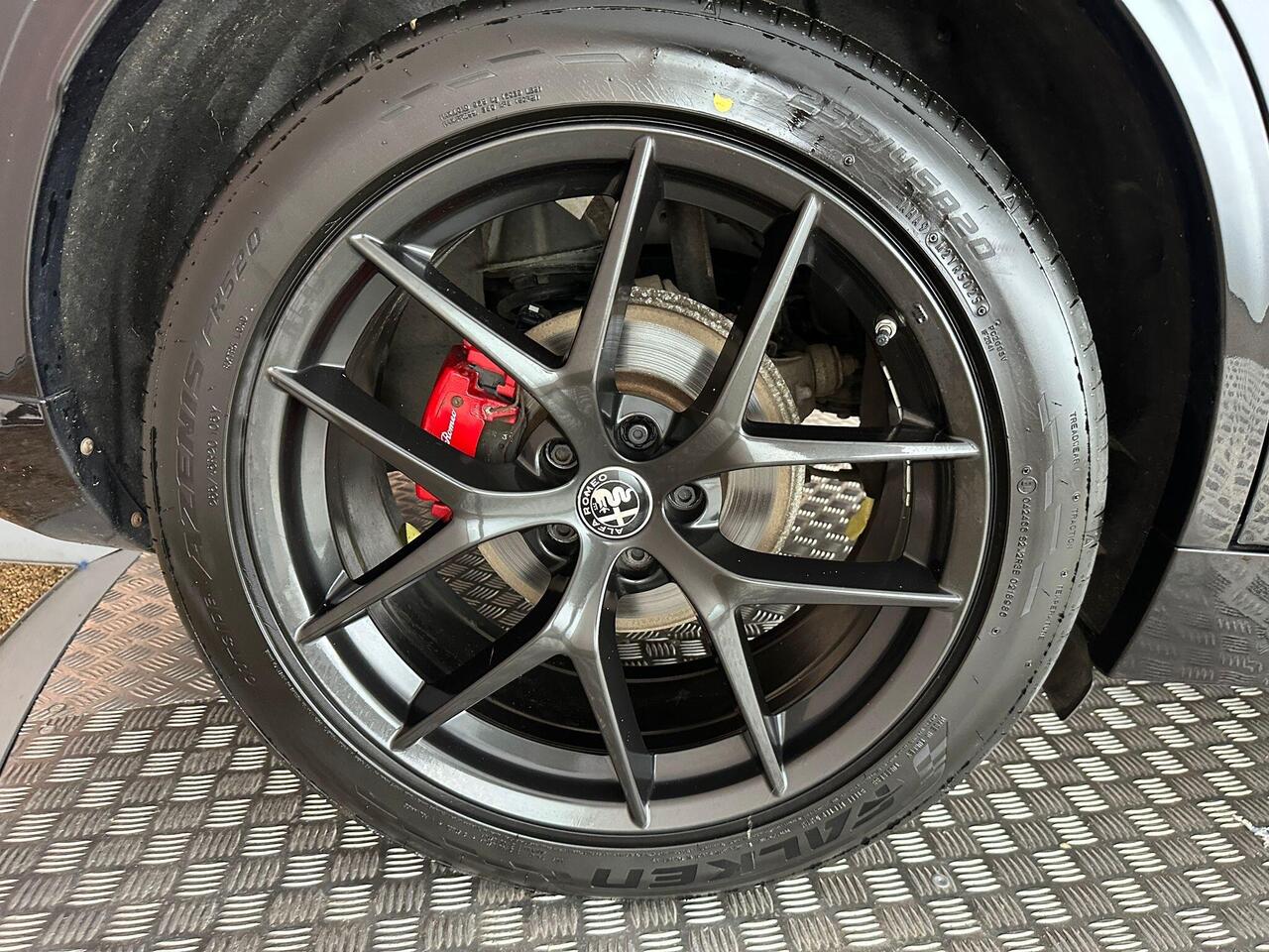 Alfa Romeo Stelvio AO70YYE