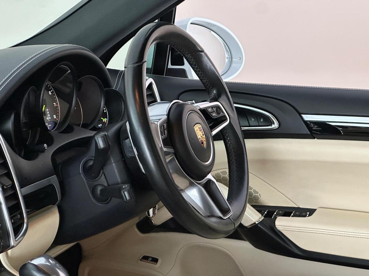 Porsche Cayenne LT65GWL