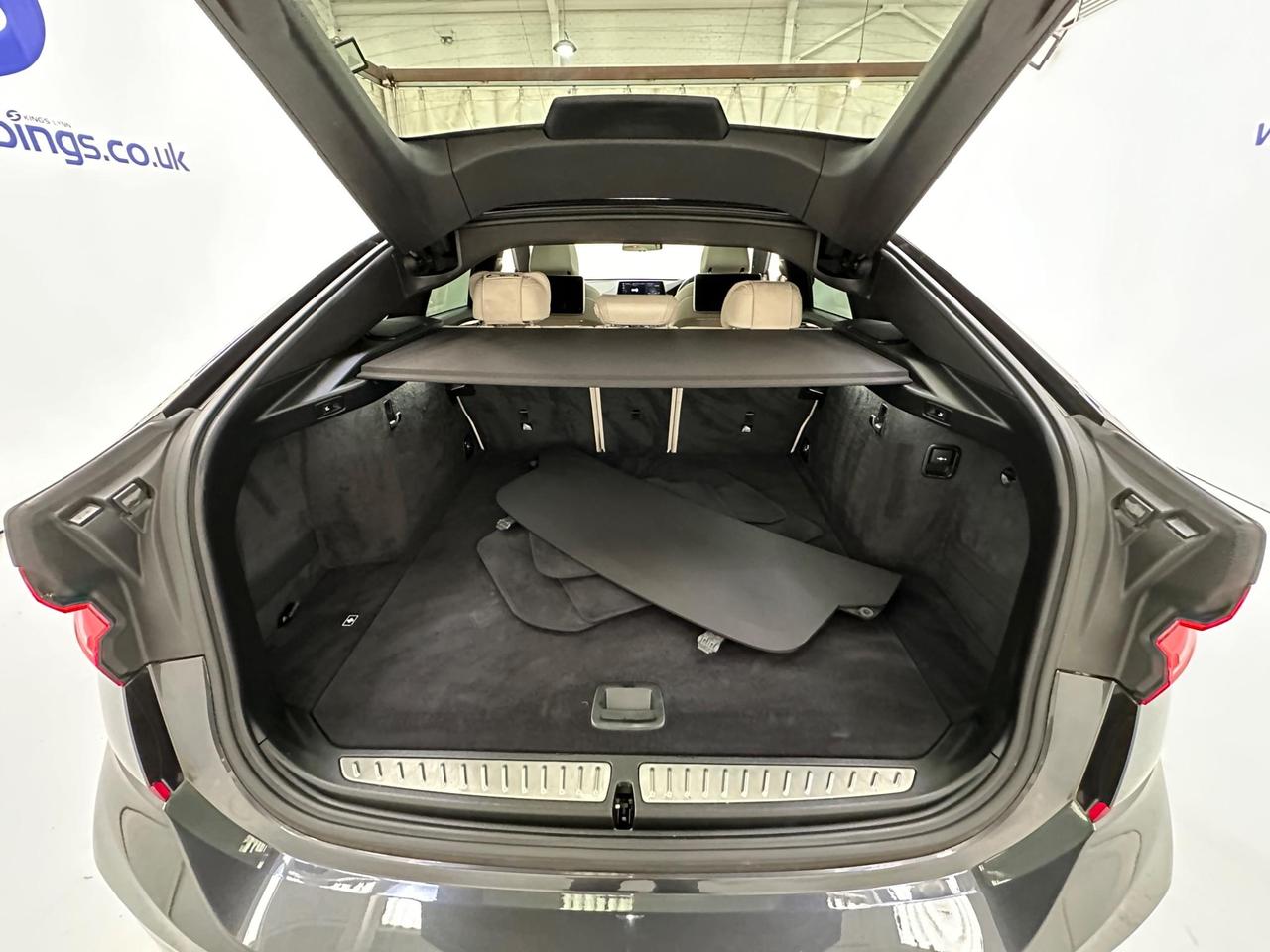 BMW 6 Series Gran Turismo YD68SYZ