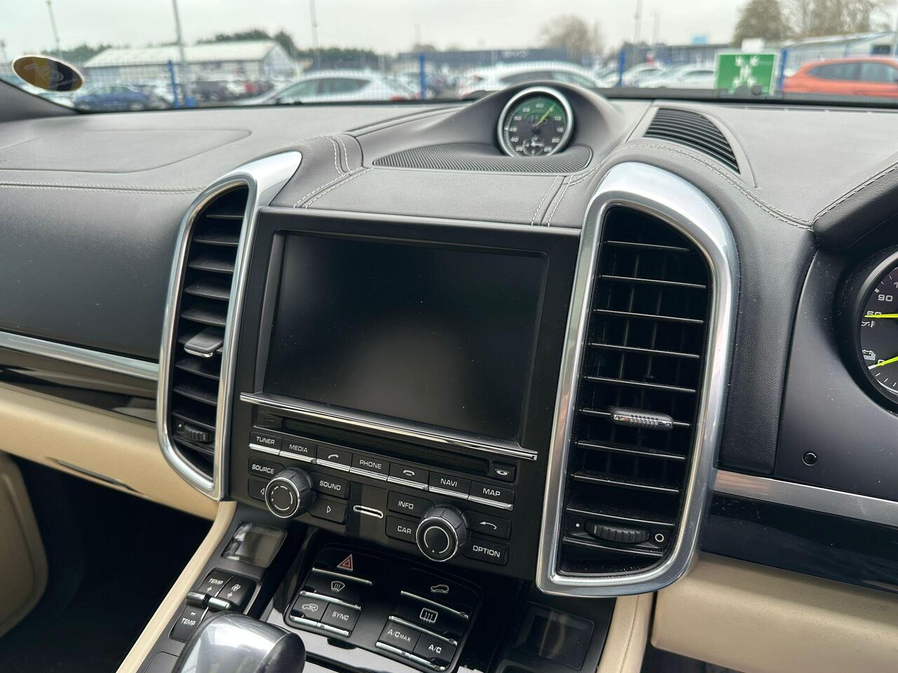 Porsche Cayenne LT65GWL