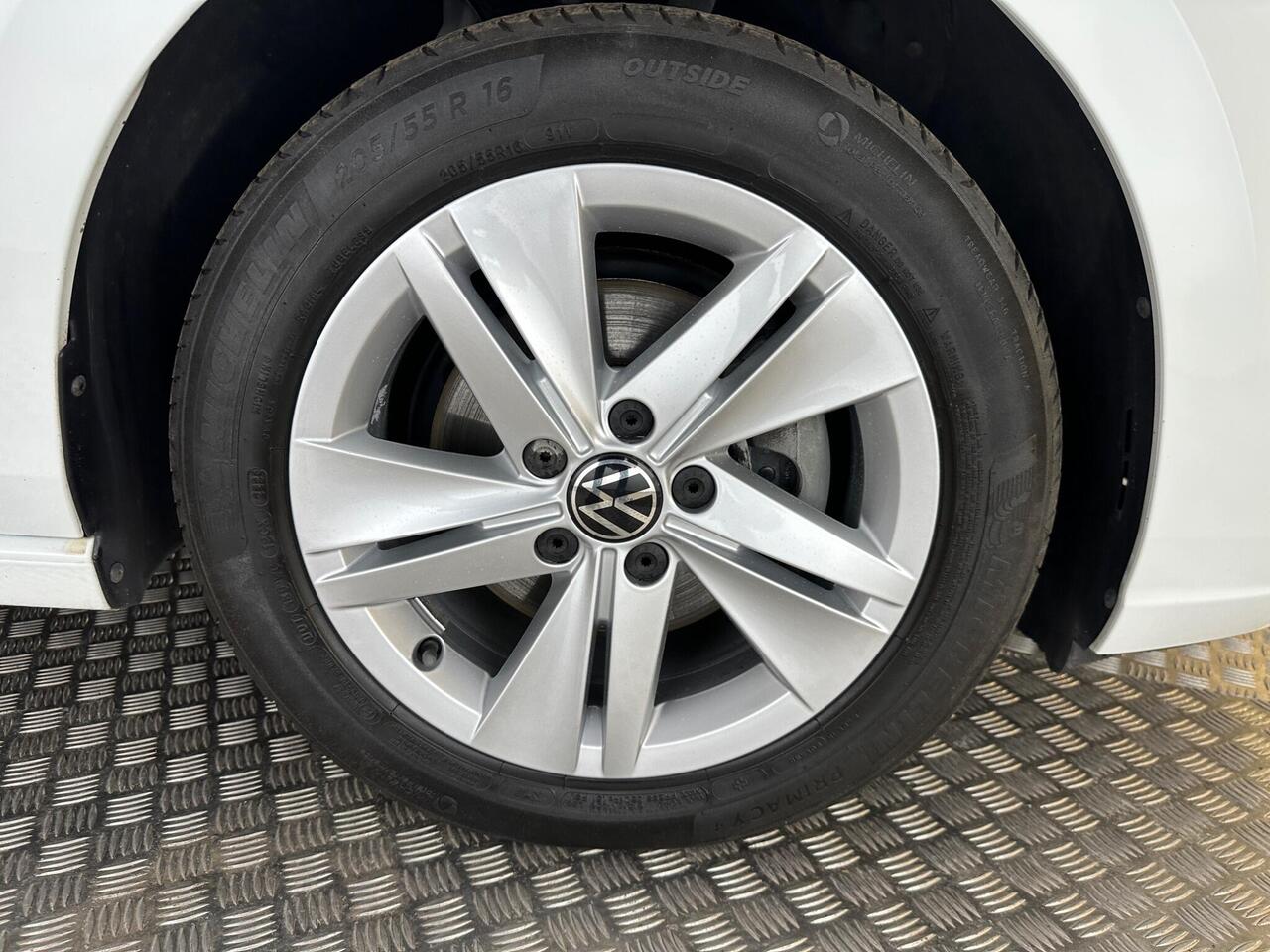 Volkswagen Golf AE73YPM