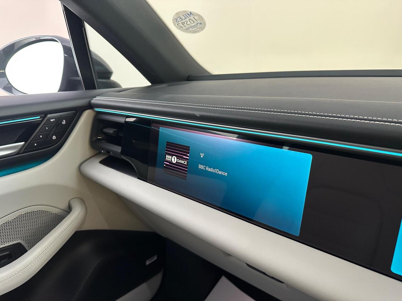 Porsche Macan AK74OLX