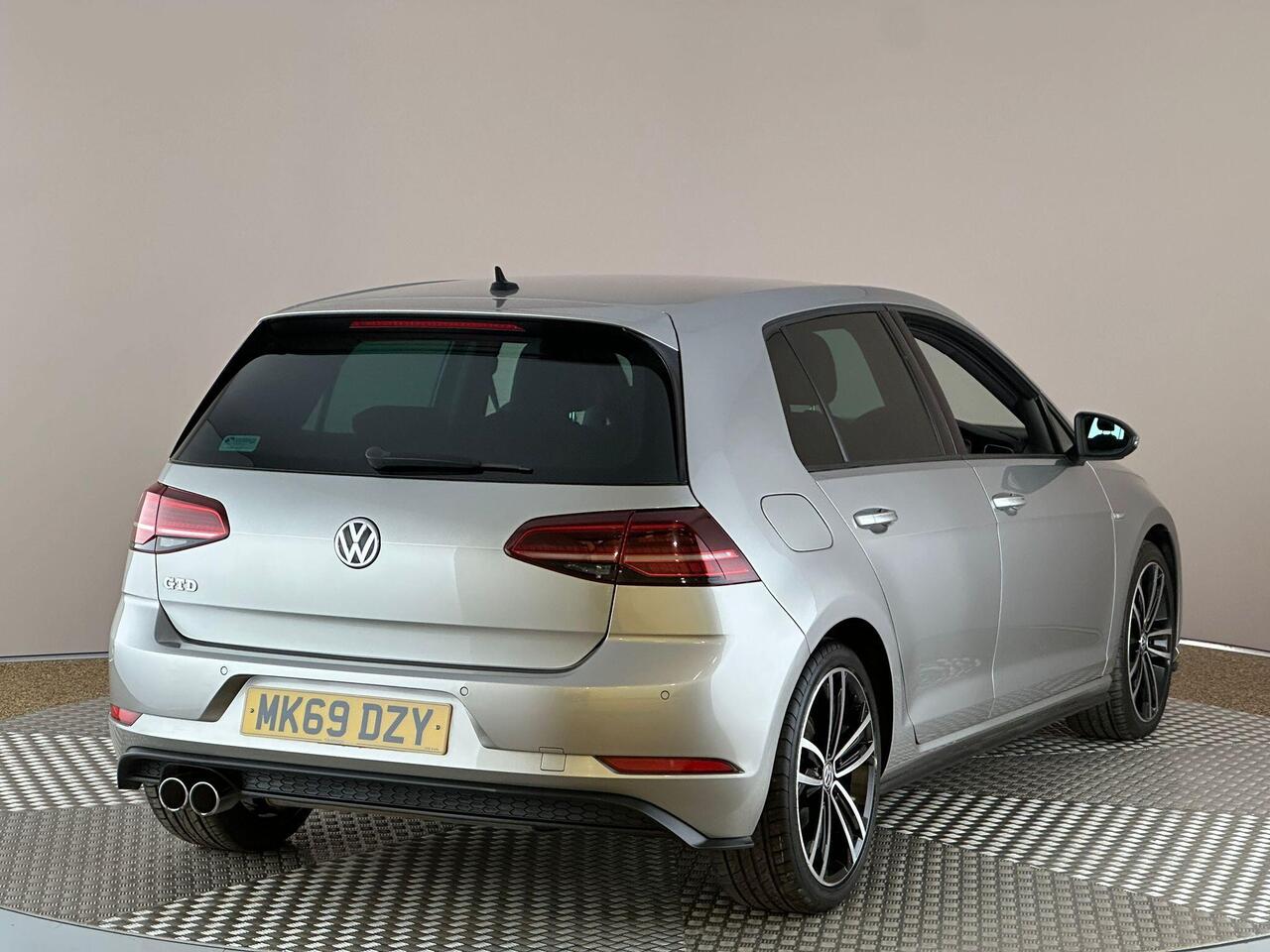 Volkswagen Golf MK69DZY