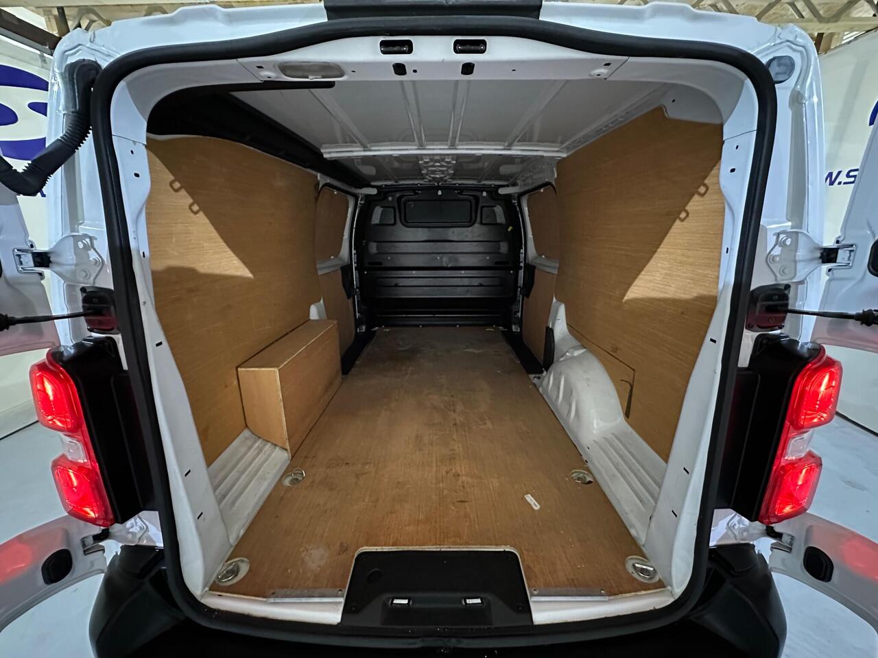 Vauxhall Vivaro DN24YLM