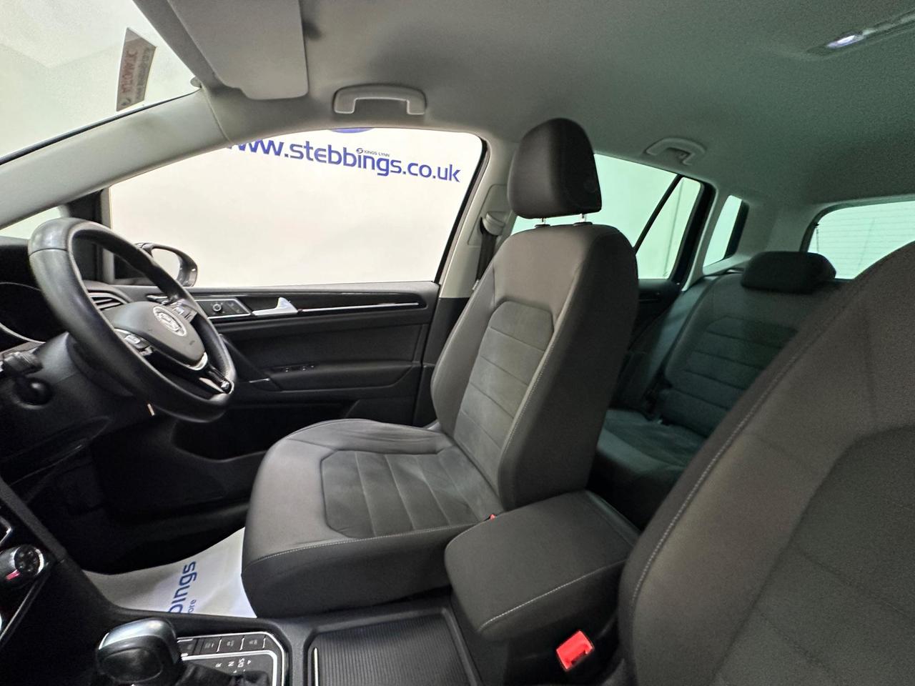 Volkswagen Golf SV LR69XWM