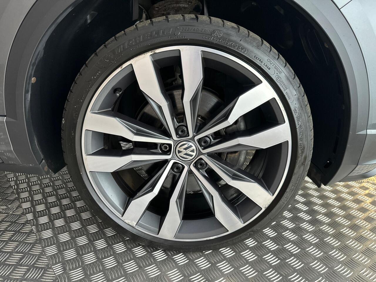 Volkswagen T-Roc VO69HNL